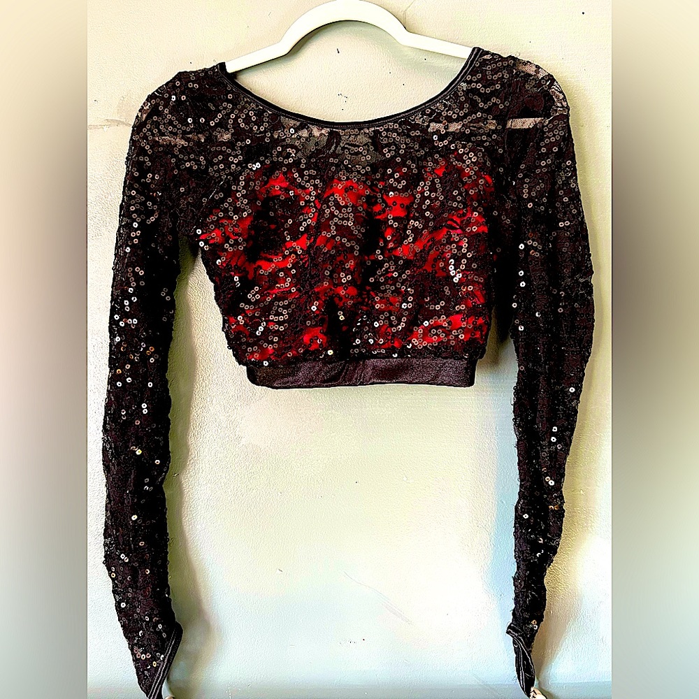 Black and Red nylon stretch and polyester blend sequined crop top🌹🖤